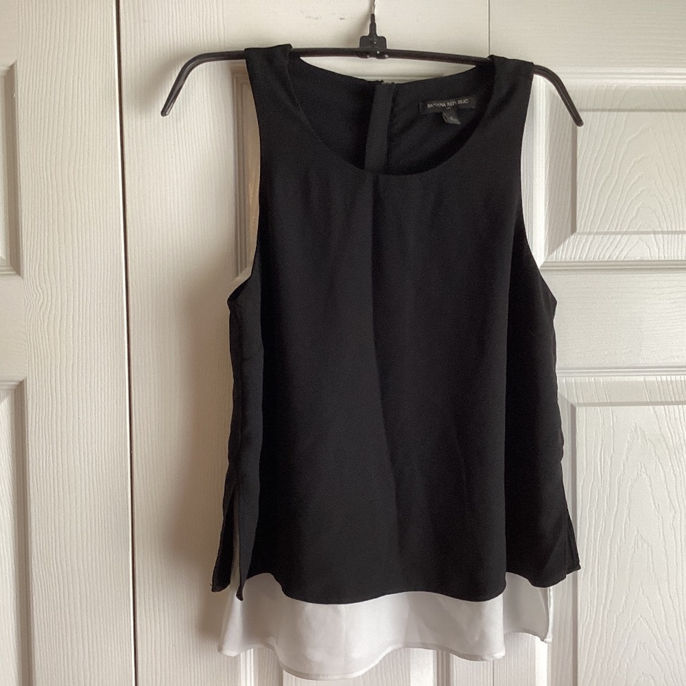 Banana Republic top size S black & white under